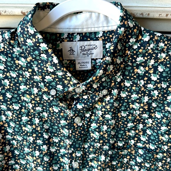 Men’s Penguin brand short sleeve, buttoned down shirt, size XL. - Picture 2 of 4
